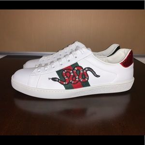 Men’s Gucci ace embroidered sneakers